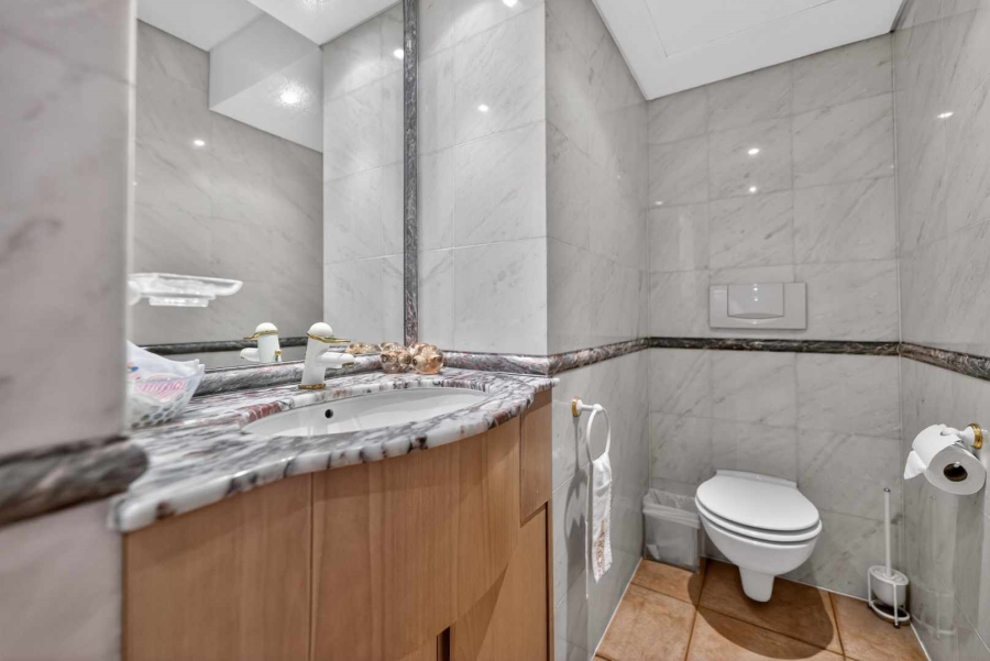 3 Bedroom Property for Sale in Clifton Western Cape